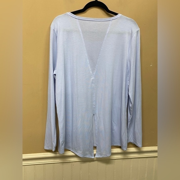 Athleta Light Blue ESSENCE SEMI FIT LONG SLEEVE T SHIRT TOP Size XL - Picture 2 of 6